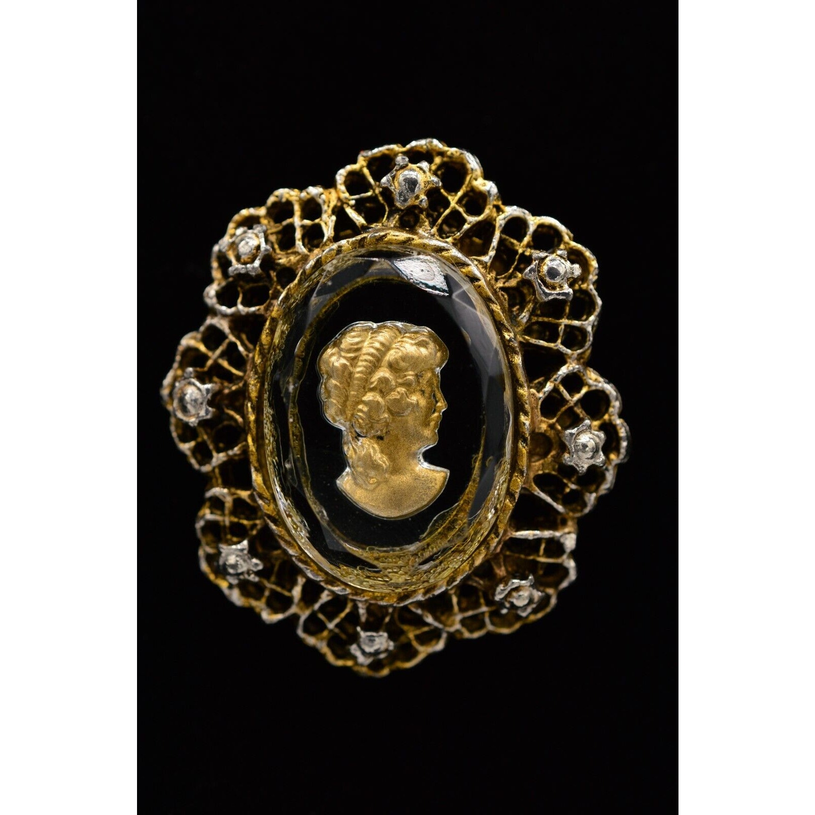 Vintage Cameo Pin Brooch Clear Glass Antiqued Gold Tone Frame Binj 25$